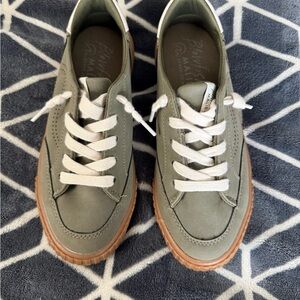 Blowfish Malibu Boys shoe size 4